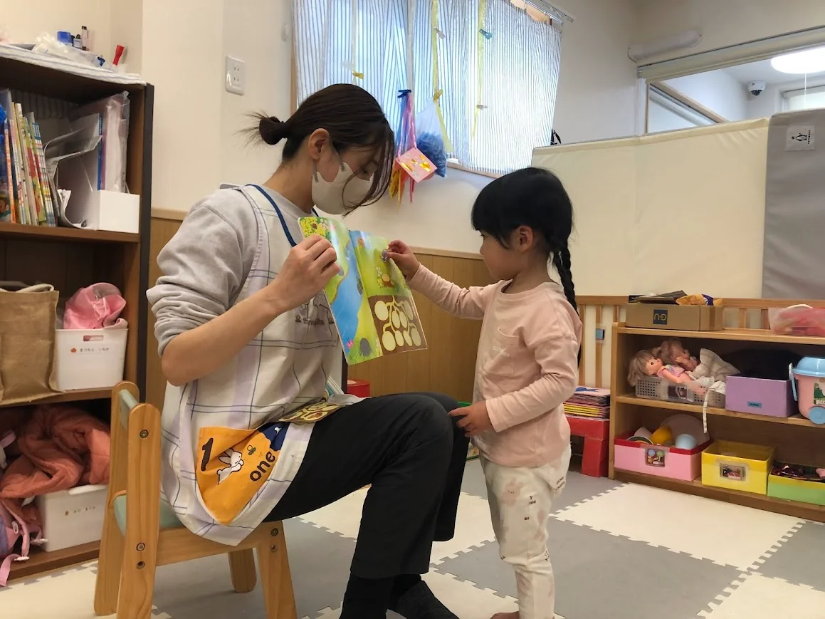 絵本の読み聞かせ